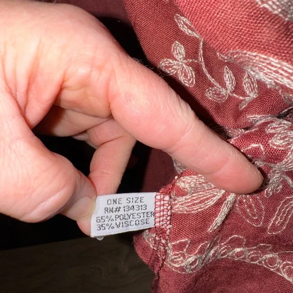 Chic Bohemian Kimono with Floral Embroidery - Picture 4 of 4